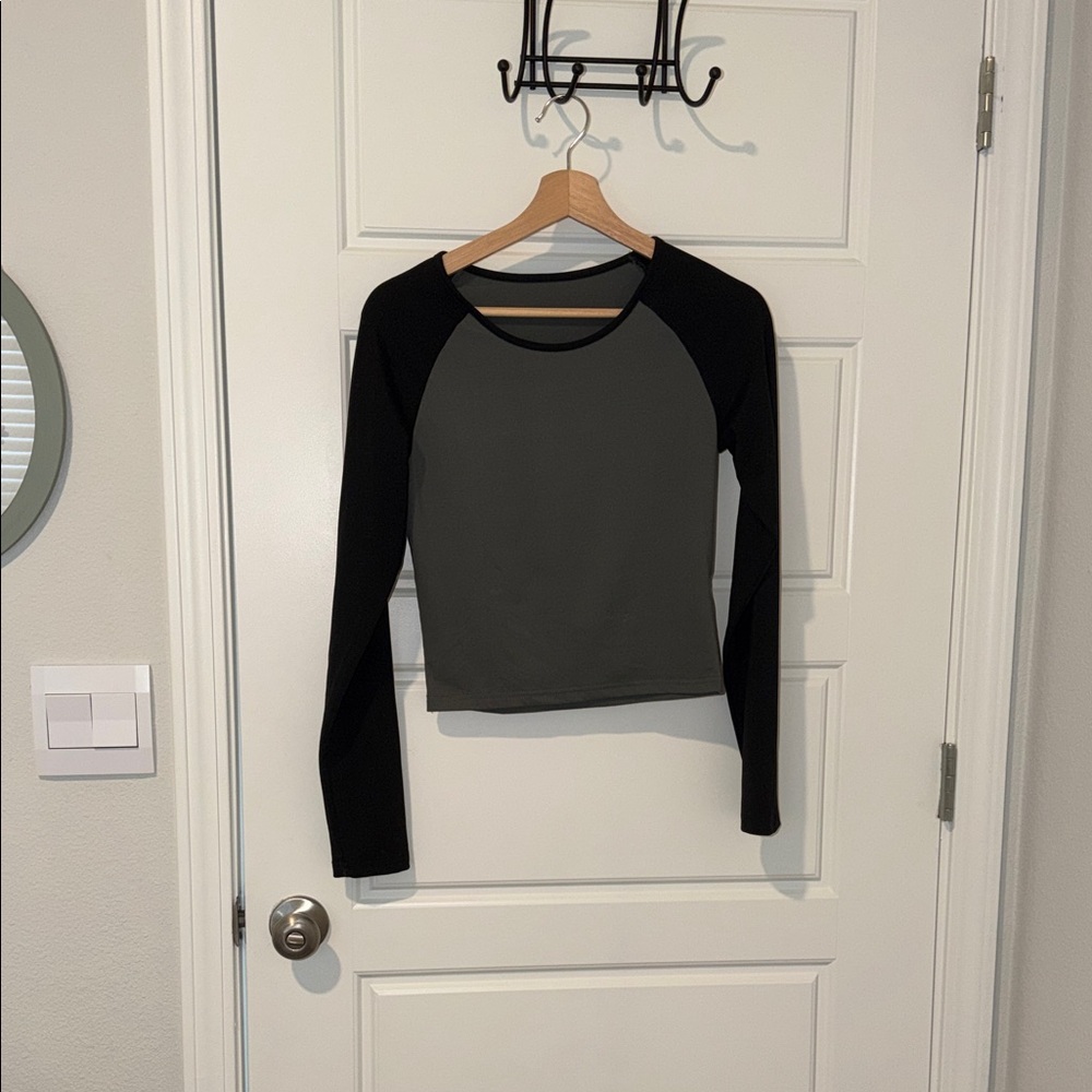 two toned long sleeve black and gray baseball tee size medium